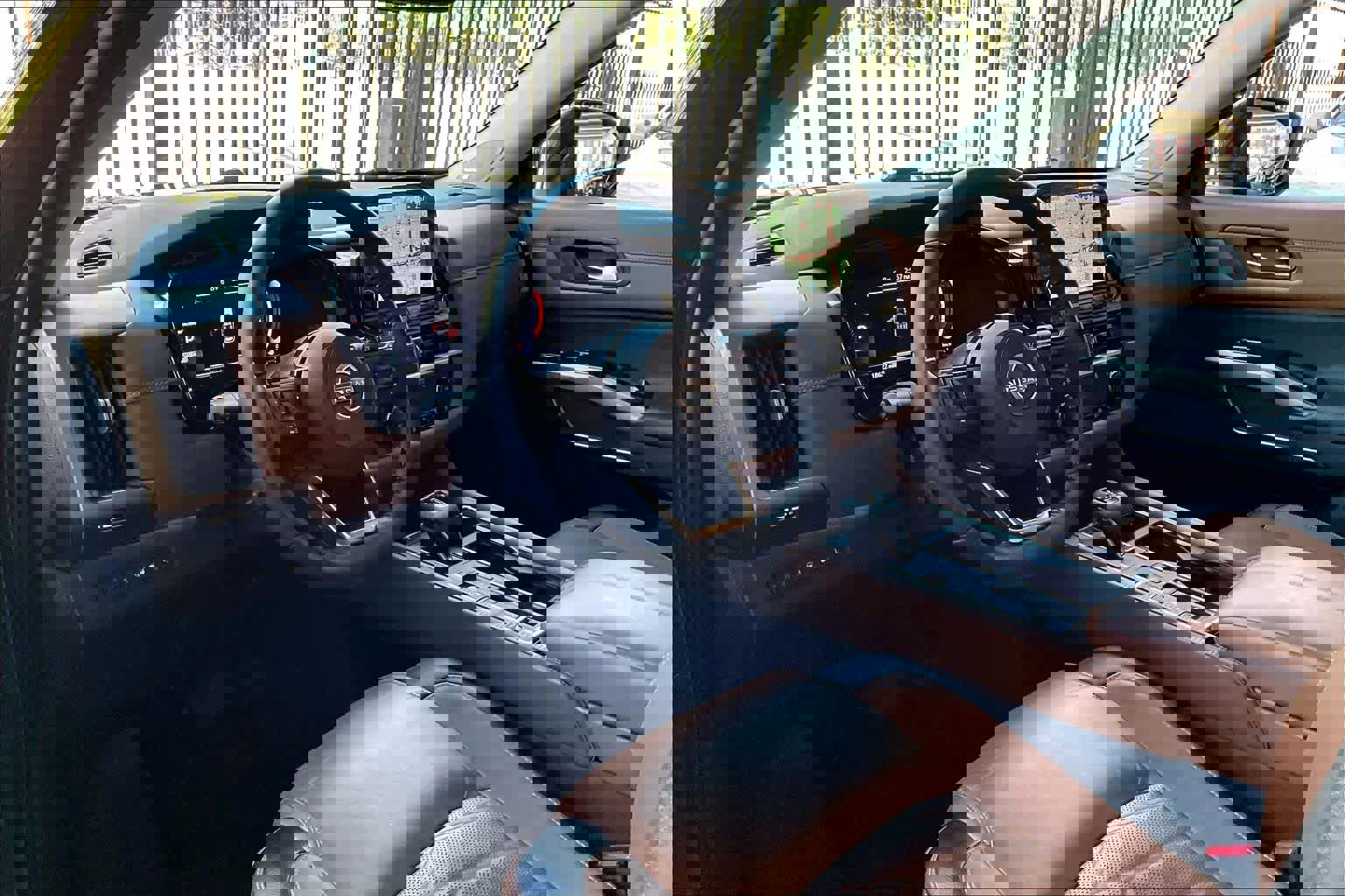 Used 2024 Nissan Pathfinder Platinum image 17