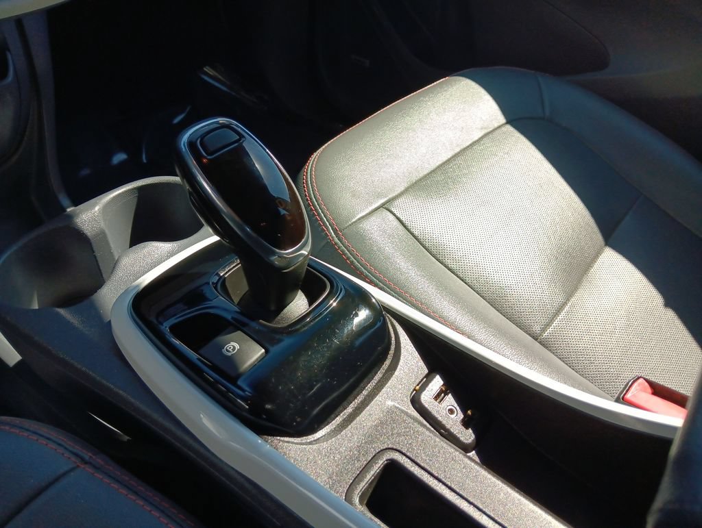 Used 2019 Chevrolet Bolt Premier w/ Infotainment Package FWD image 23