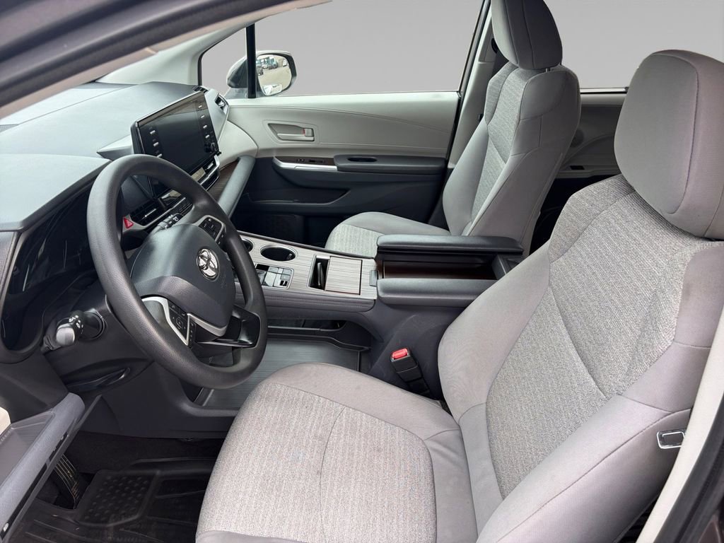 Used 2021 Toyota Sienna LE image 11