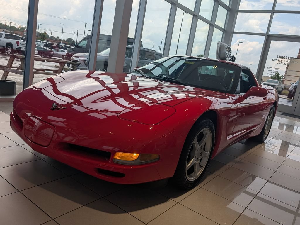 Used 2004 Chevrolet Corvette Coupe RWD image 3