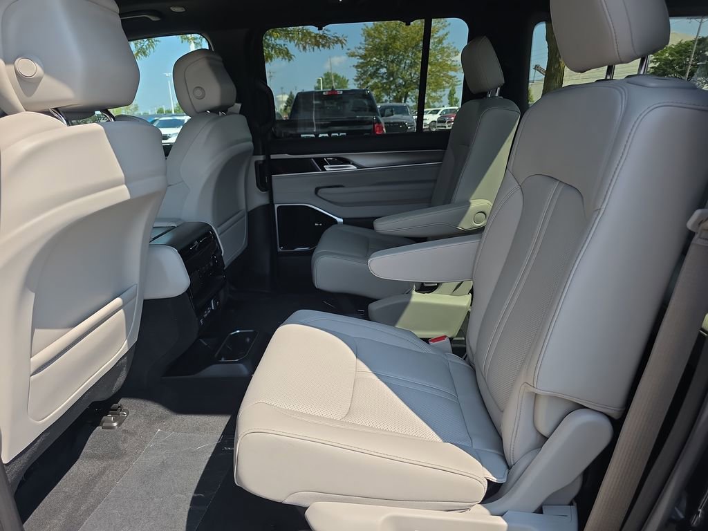 New 2025 Jeep Wagoneer Series III w/ Quick Order Package 25C Super image 9