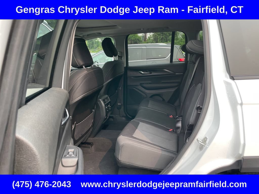 Certified 2023 Jeep Grand Cherokee Laredo X AWD/4WD image 37