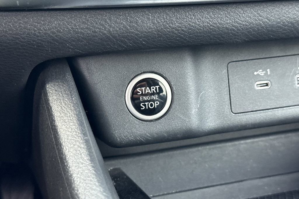 Used 2023 Nissan Rogue SV image 22