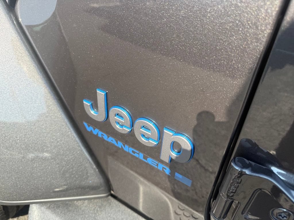 Used 2025 Jeep Wrangler Unlimited Sahara AWD/4WD image 12