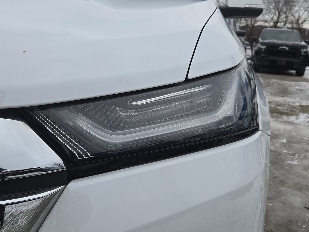 Used 2023 Chevrolet Traverse LT image 14