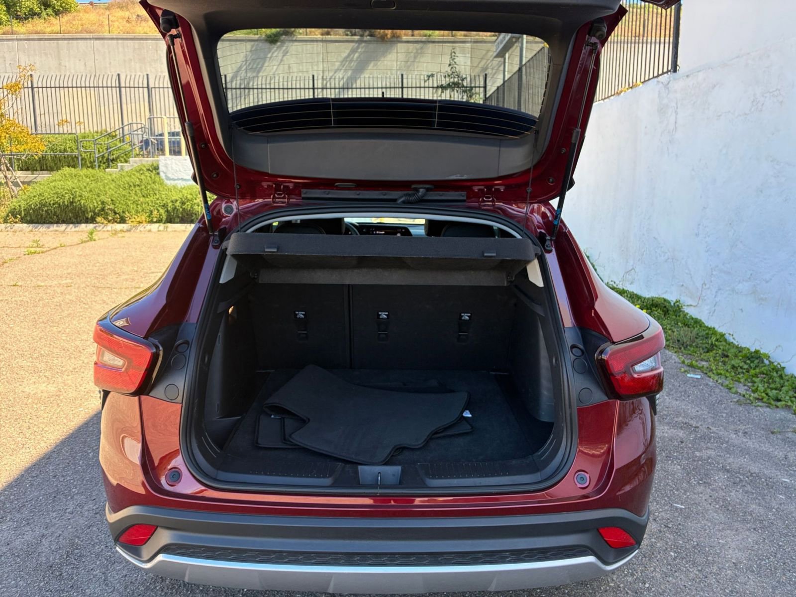 Used 2025 Chevrolet Trax LT image 30