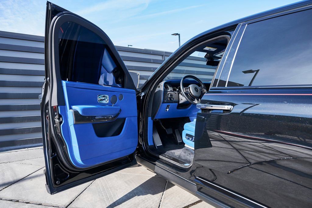 Used 2021 Rolls-Royce Cullinan Black Badge image 35