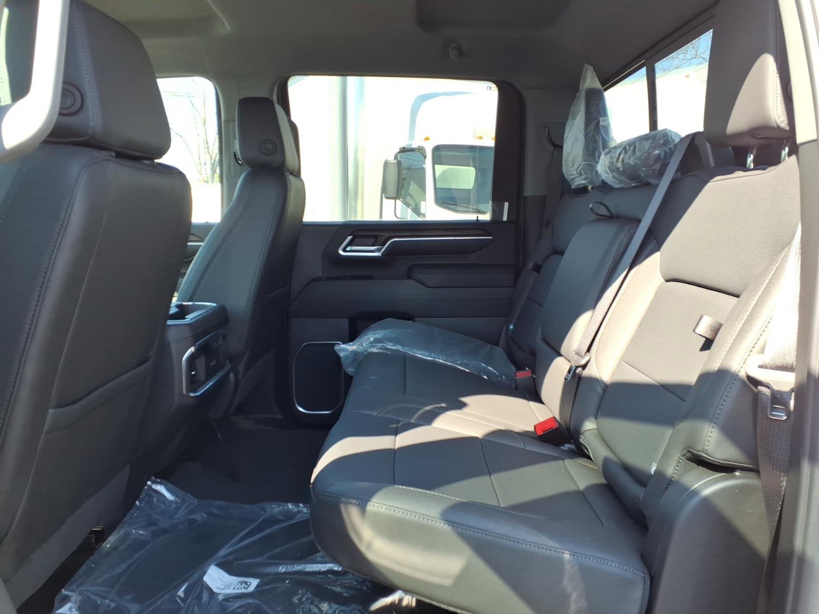 New 2025 GMC Sierra 3500 SLT w/ SLT Premium Package image 8