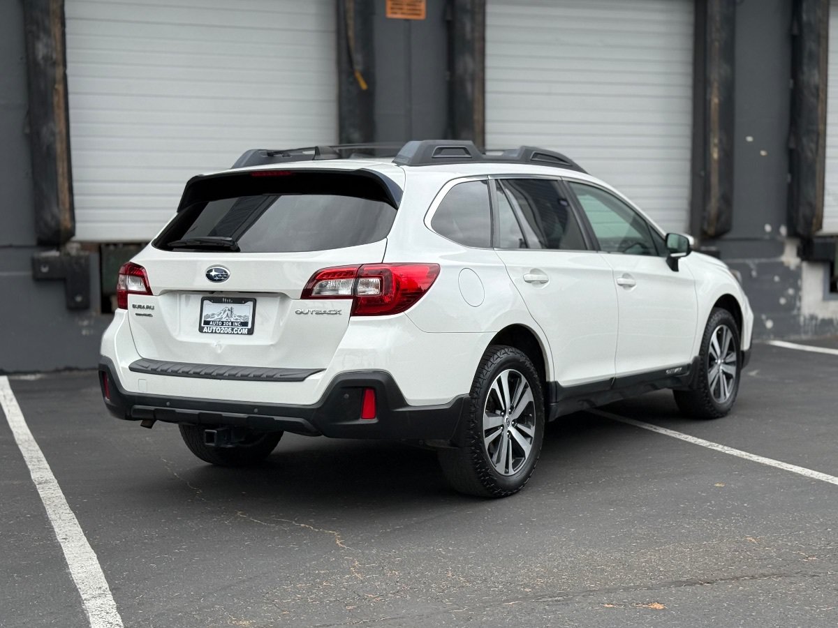 Used 2018 Subaru Outback 2.5i Limited AWD/4WD image 3