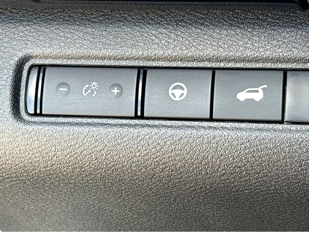 Used 2025 Nissan Pathfinder SV FWD image 10