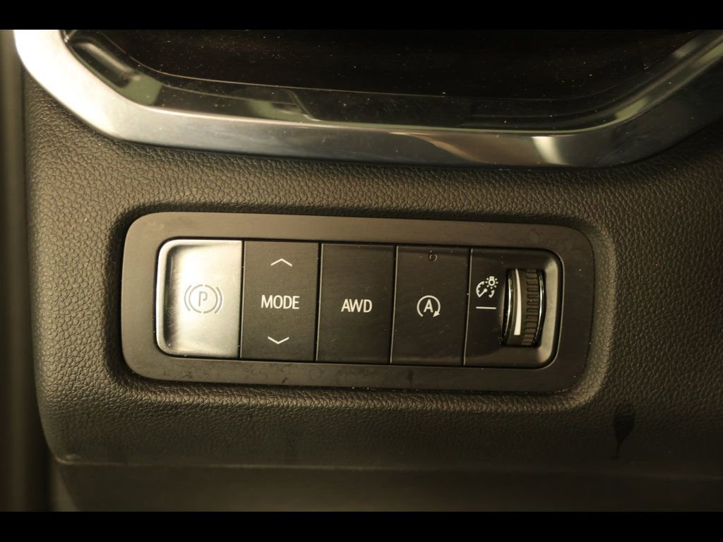 Used 2025 GMC Acadia Elevation image 15