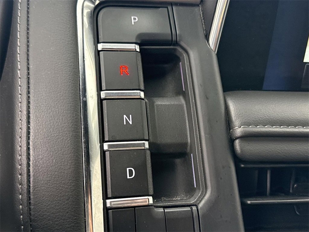 Used 2024 Chevrolet Suburban LT image 15