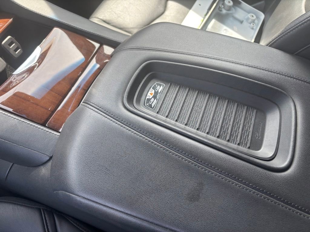 Used 2019 Cadillac Escalade Luxury w/ LPO, Radiant Package AWD/4WD image 32