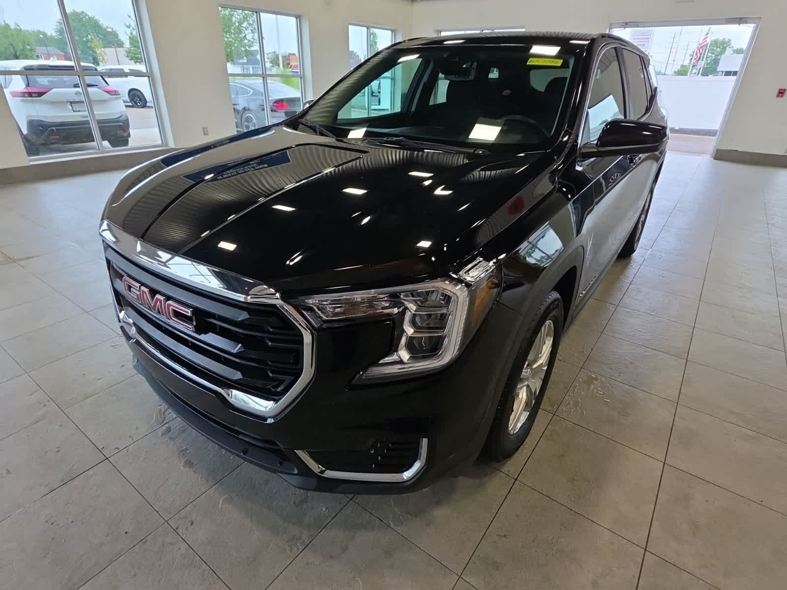 Used 2023 GMC Terrain SLE FWD image 1