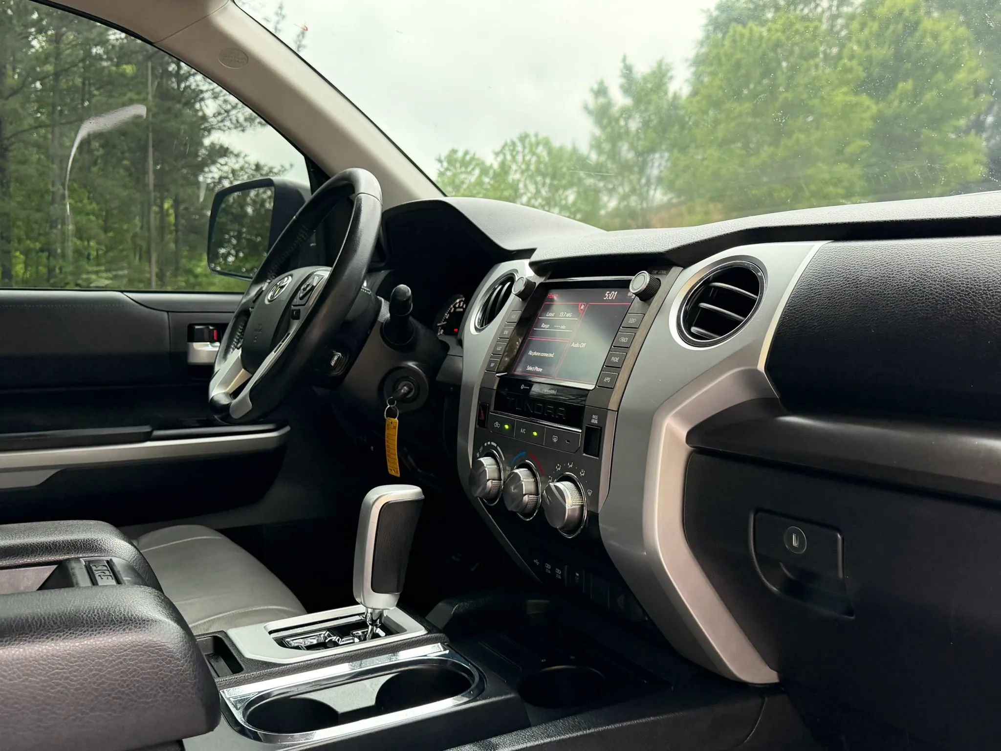 Used 2020 Toyota Tundra SR5 w/ SR5 Leather Package RWD image 22