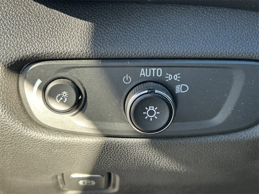 Used 2022 Chevrolet Blazer RS w/ Enhanced Convenience Package image 32