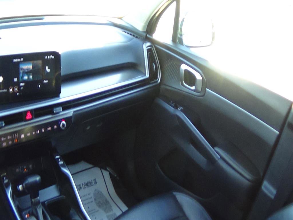Used 2024 Kia Sorento S FWD image 13