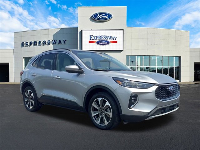 Used 2023 Ford Escape Platinum image 4