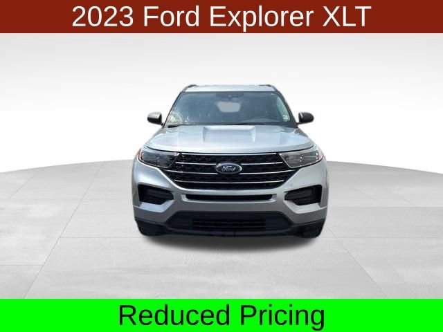 Used 2023 Ford Explorer XLT image 2