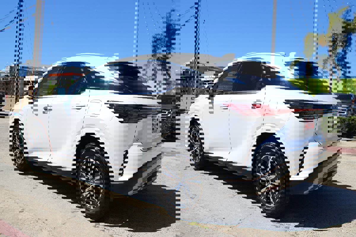 Used 2024 Lexus RX 350 Premium w/ Convenience Package image 3