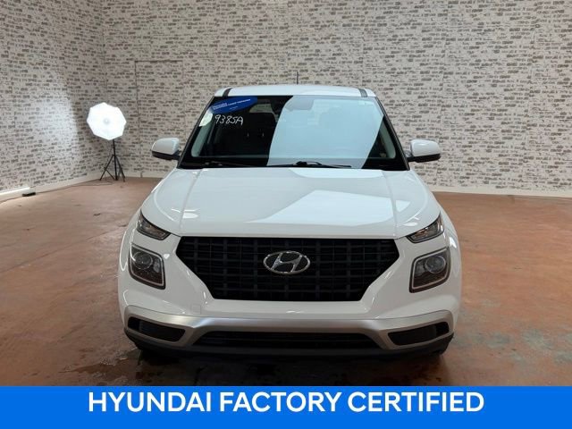 Certified 2025 Hyundai Venue SE image 2