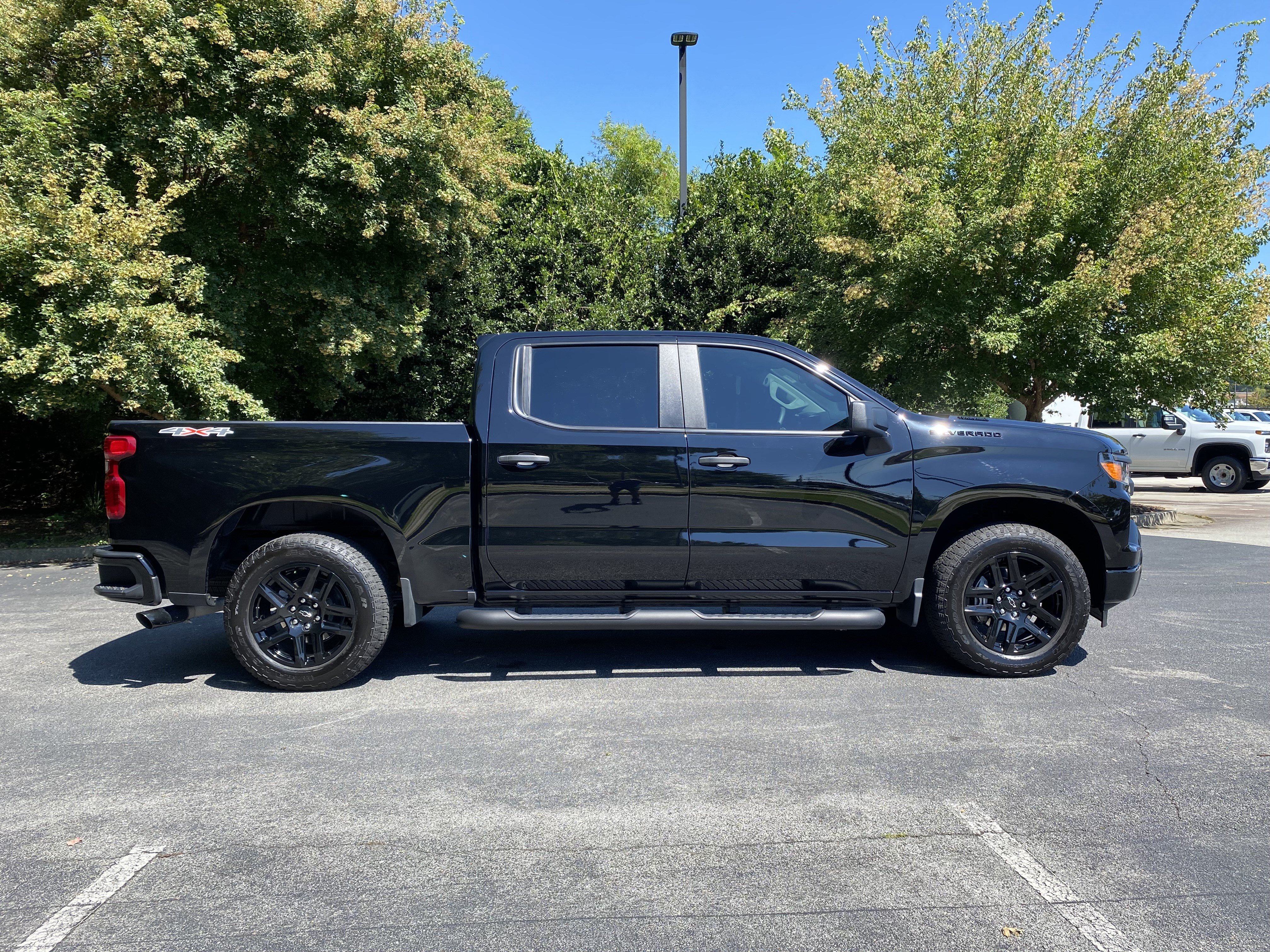 Used 2025 Chevrolet Silverado 1500 Custom w/ Turbomax Blackout Package AWD/4WD image 10