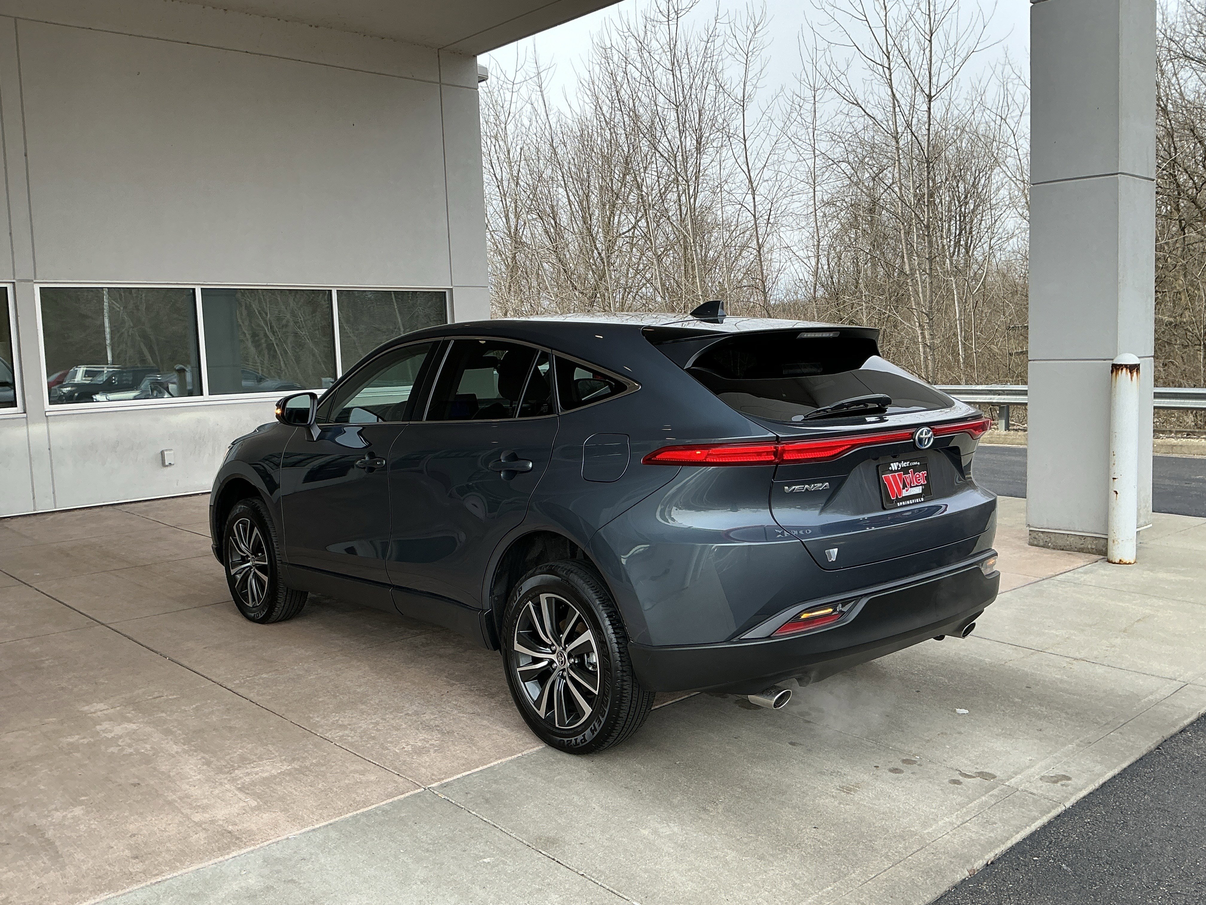 Used 2024 Toyota Venza LE image 20