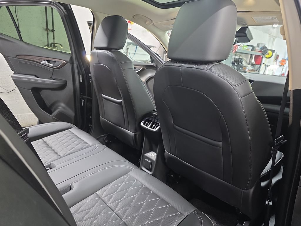 Used 2023 Buick Envision Avenir AWD/4WD image 11