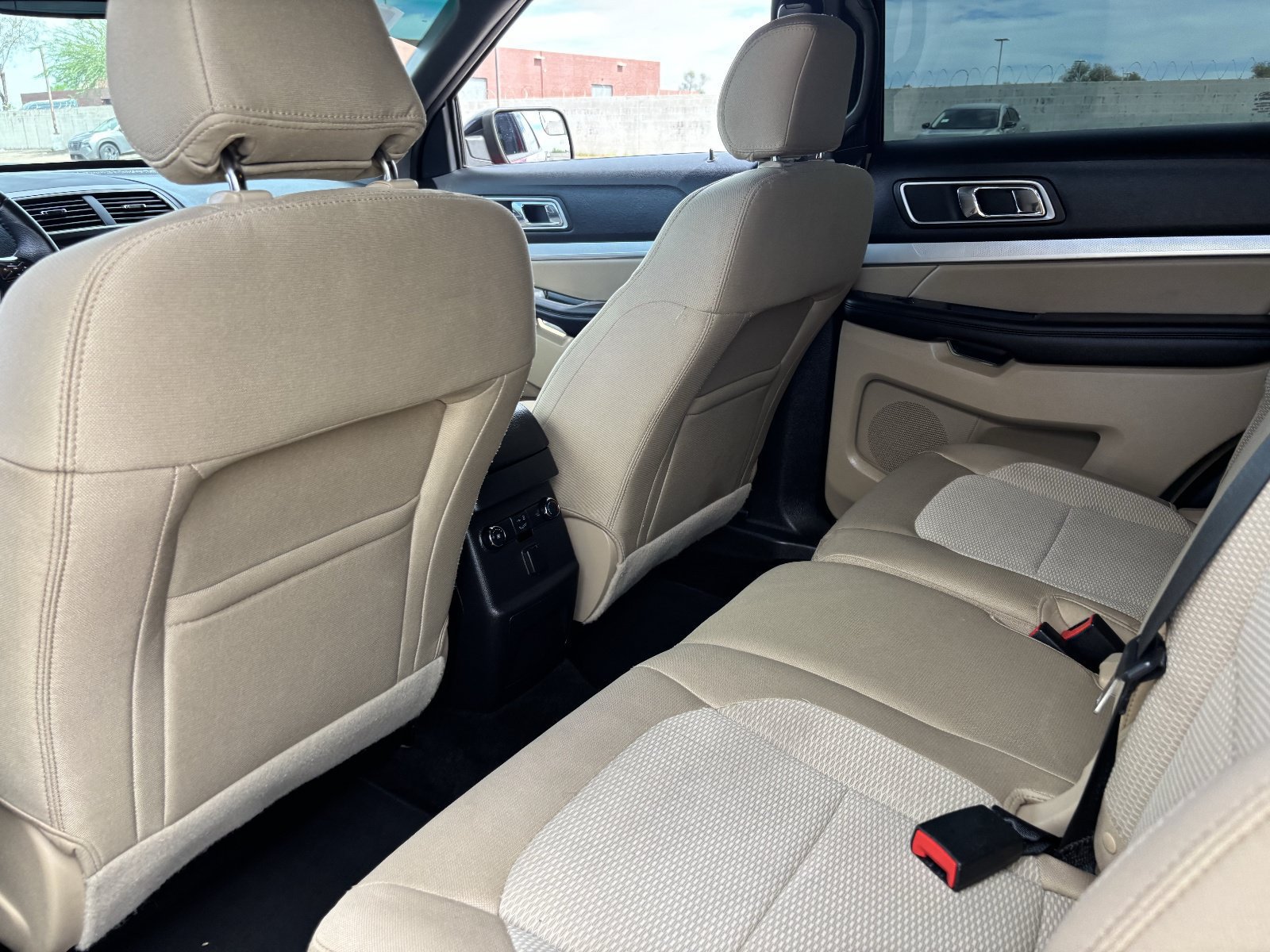 Used 2017 Ford Explorer XLT w/ Equipment Group 201A FWD image 18