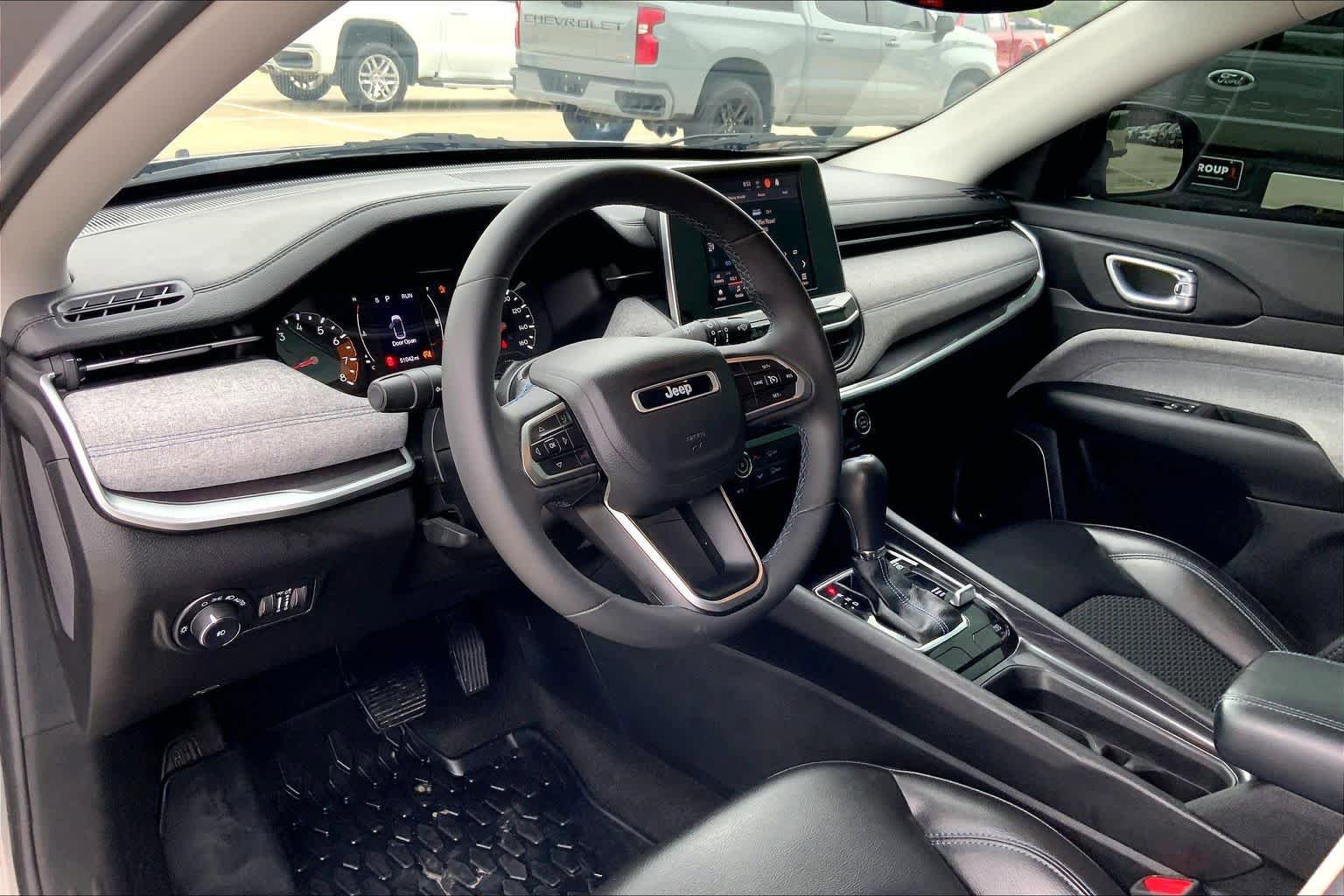 Used 2022 Jeep Compass Latitude w/ Sun and Sound Group AWD/4WD image 18