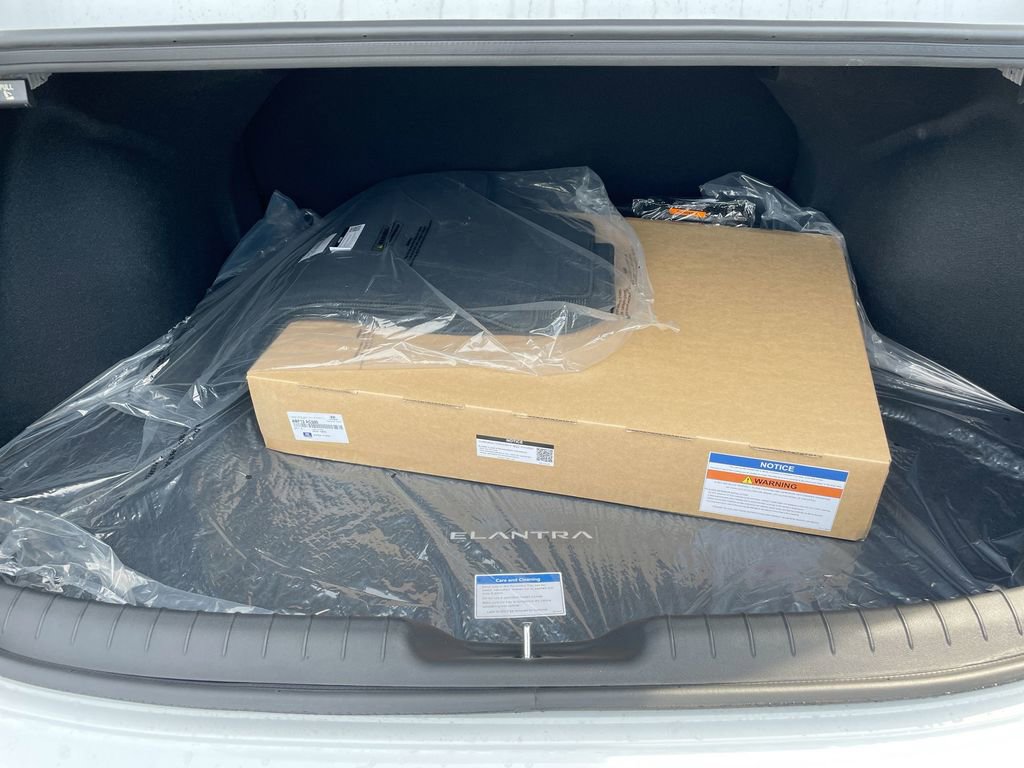 Used 2025 Hyundai Elantra Sport image 48