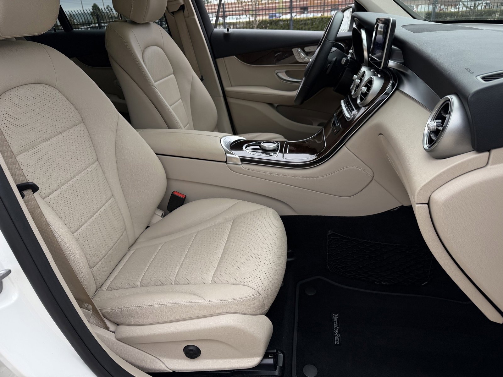 Used 2018 Mercedes-Benz GLC 300 image 17