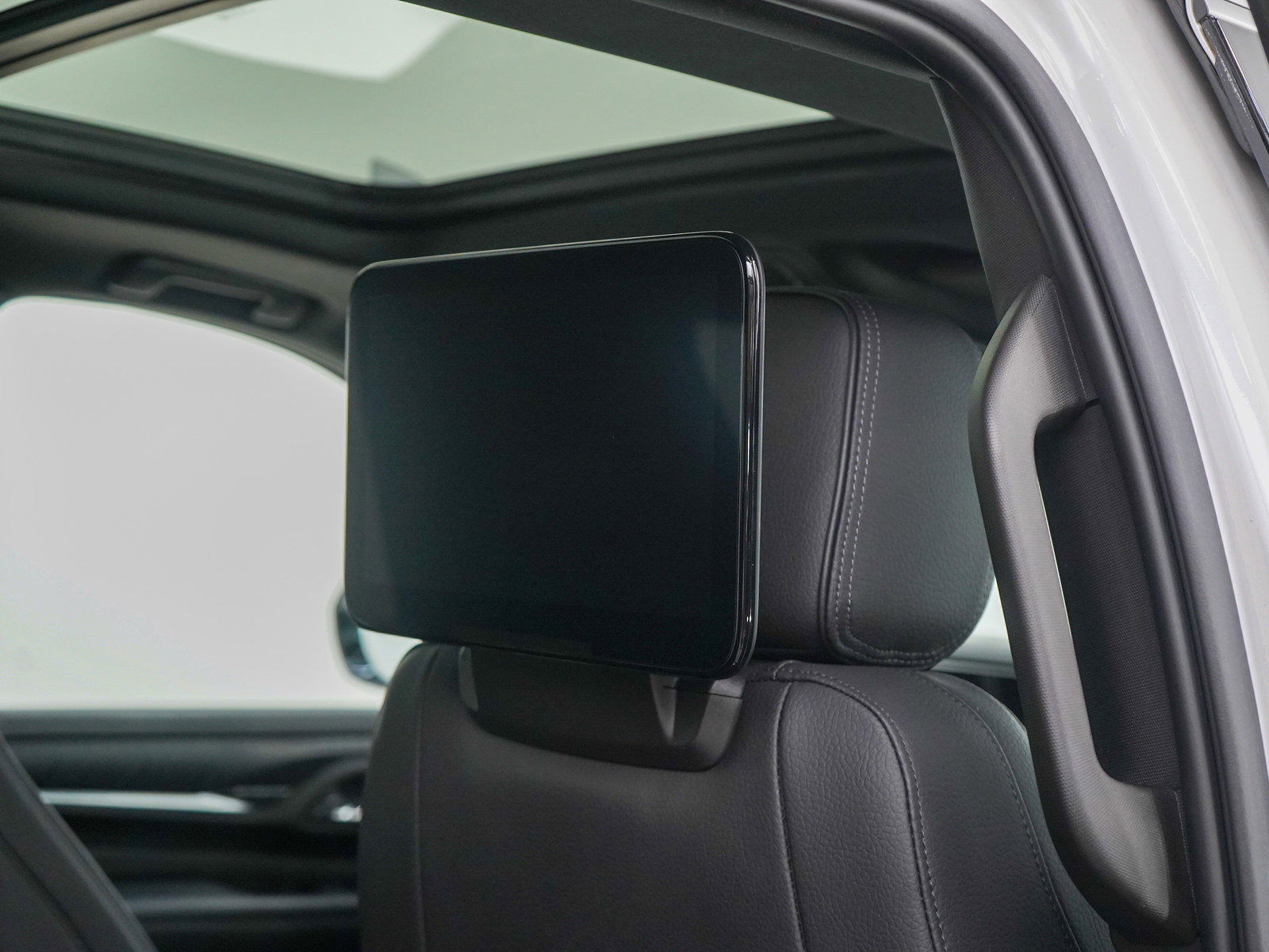 Used 2021 GMC Yukon Denali w/ Denali Premium Package image 13