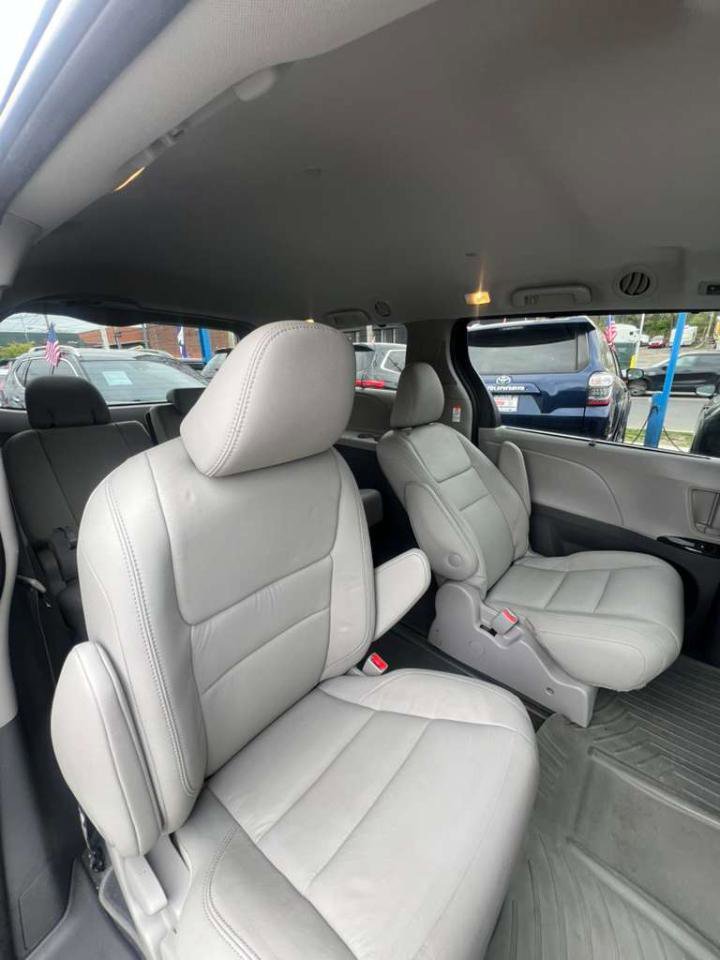 Used 2020 Toyota Sienna XLE w/ XLE Navigation Package AWD/4WD image 20