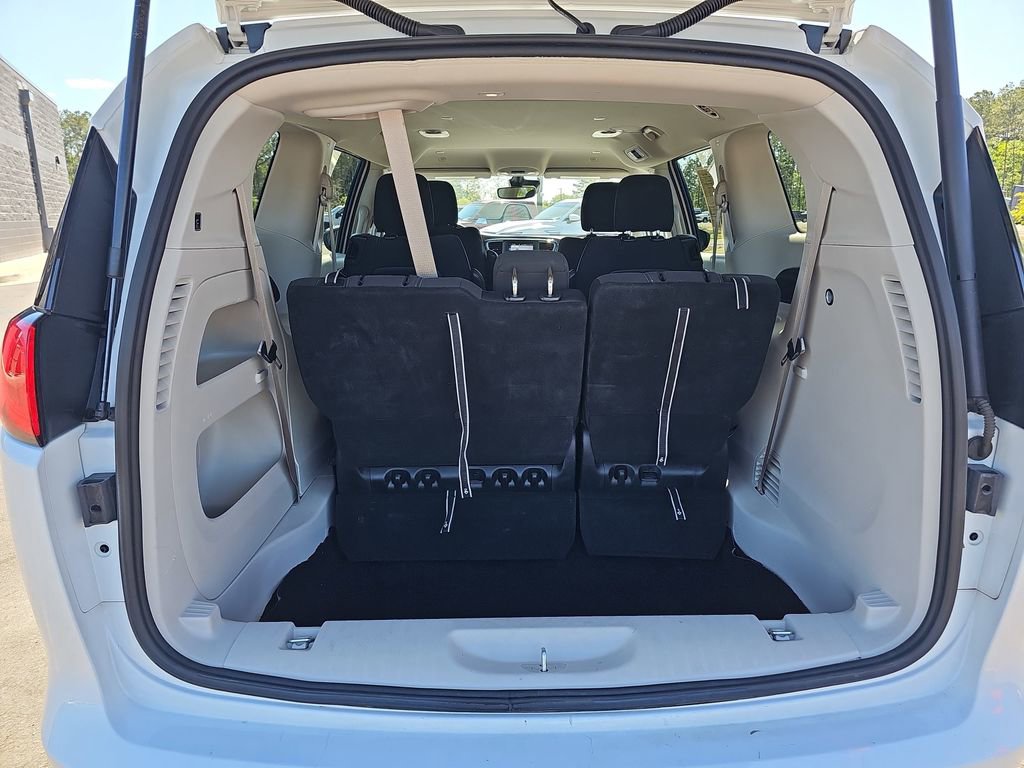 Used 2023 Chrysler Voyager LX image 16