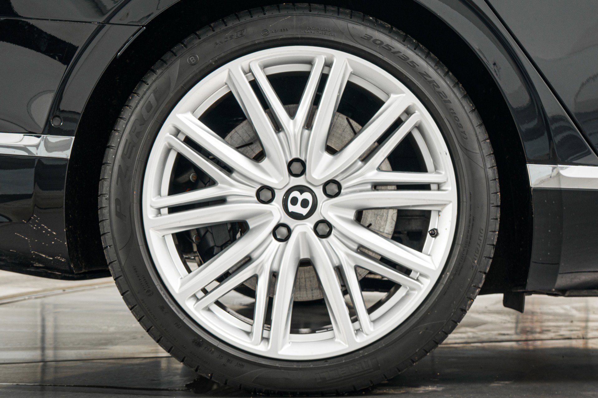 Used 2023 Bentley Flying Spur Plug-In Hybrid image 44