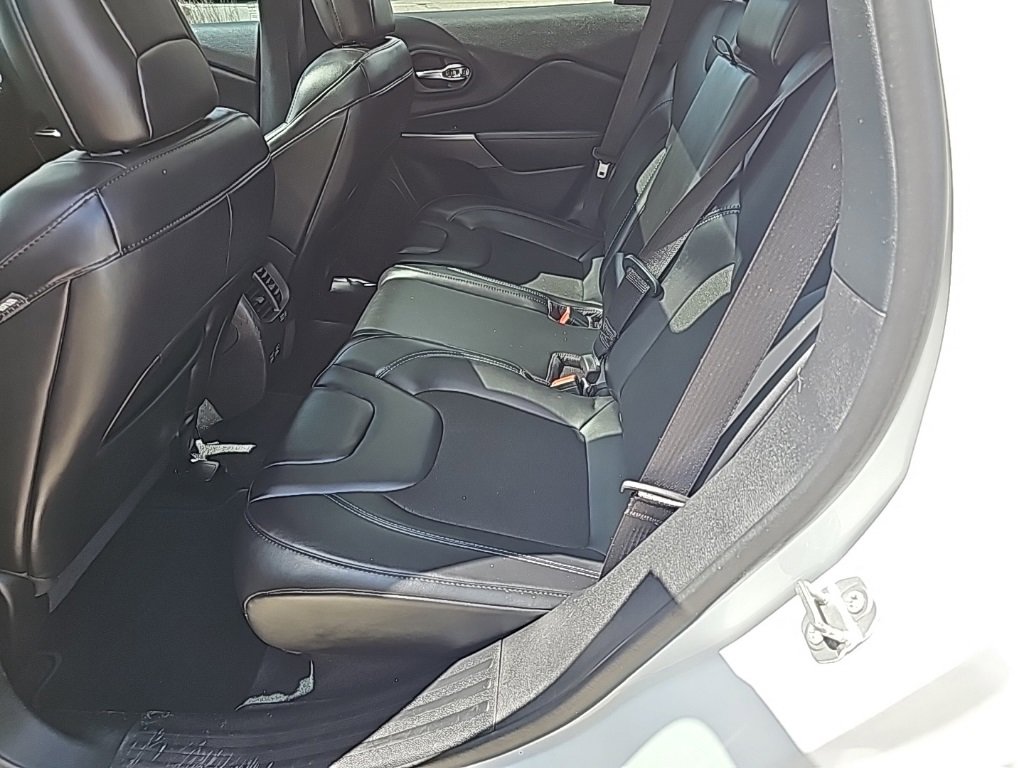 Certified 2021 Jeep Cherokee Latitude Plus w/ Sun & Sound Group image 16