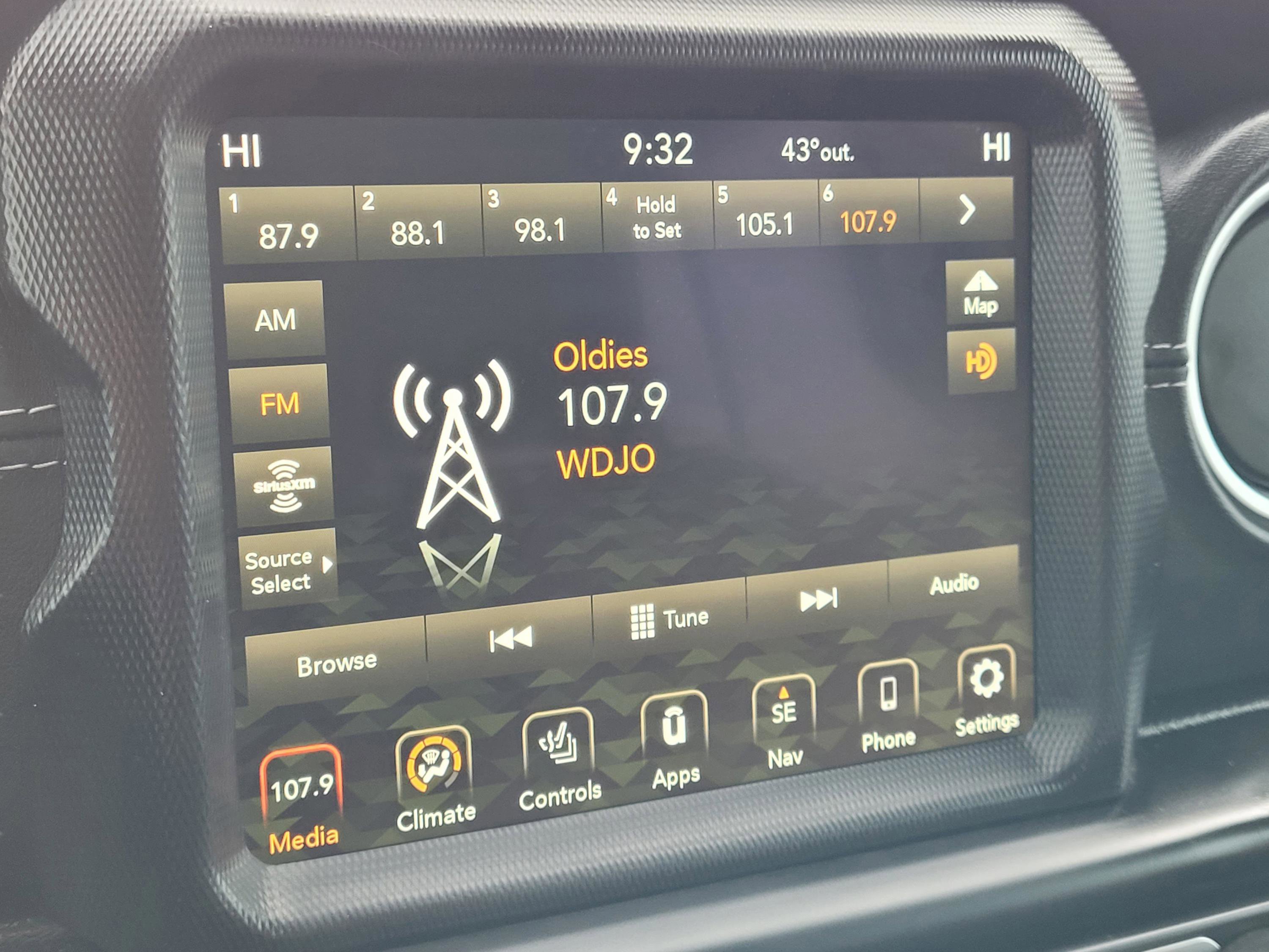 Used 2021 Jeep Wrangler Unlimited Sahara w/ Cold Weather Group image 21