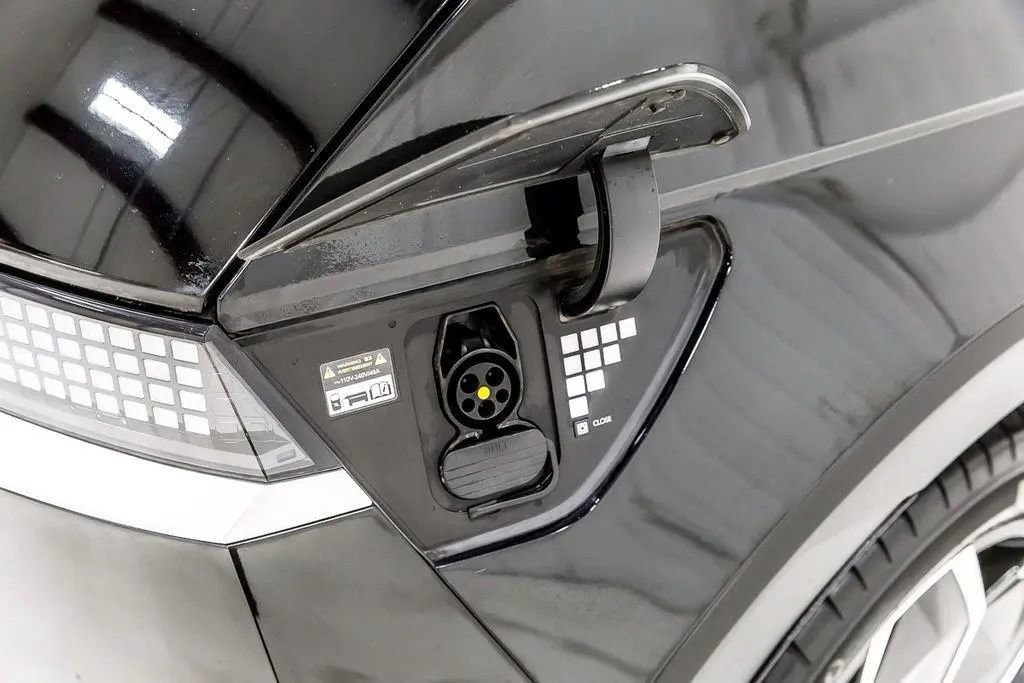 Certified 2025 Hyundai Ioniq 5 SEL RWD image 13