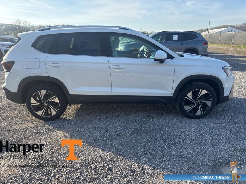 Used 2025 Volkswagen Taos SE w/ Panoramic Sunroof Package image 6