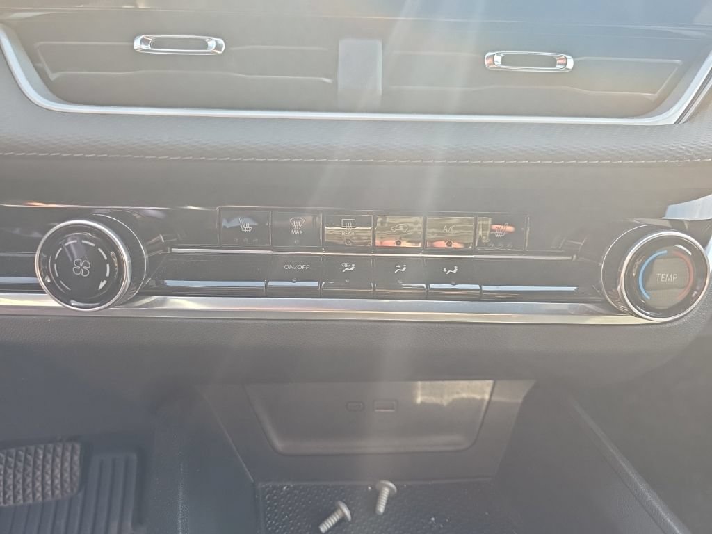 Used 2026 Chevrolet Equinox LT AWD/4WD image 13