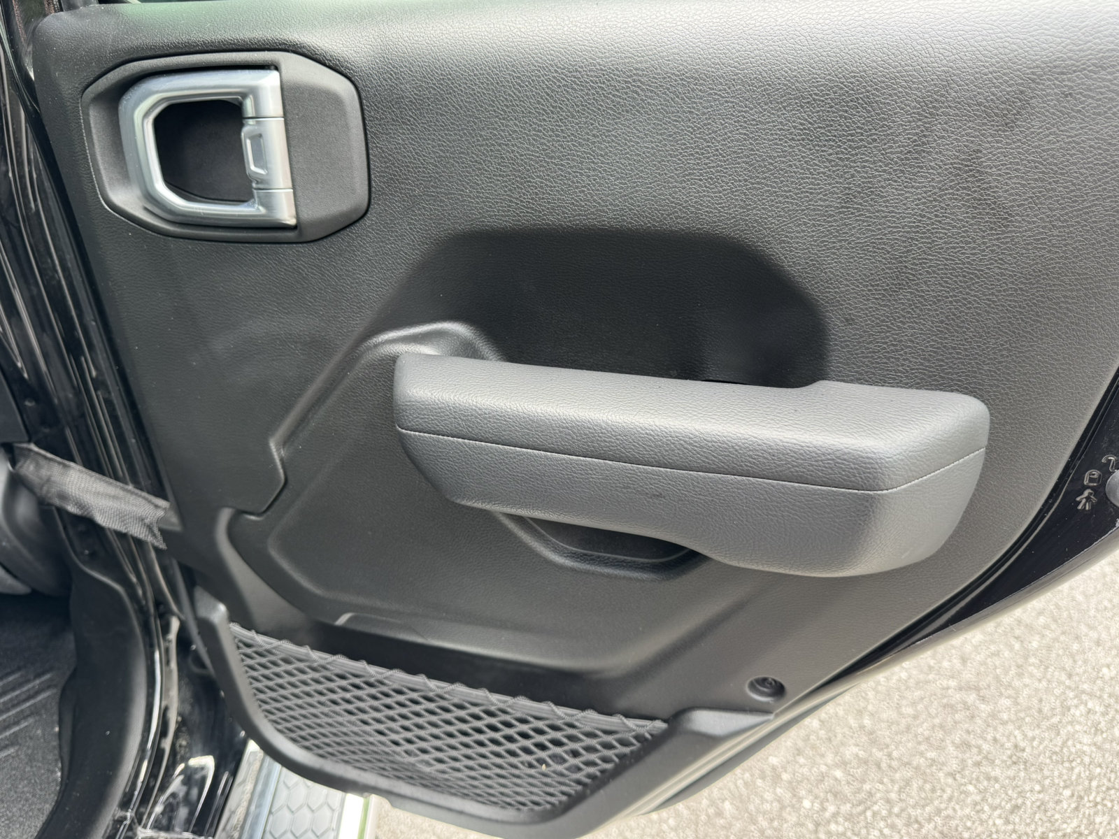 Used 2025 Jeep Wrangler Unlimited Sport AWD/4WD image 18