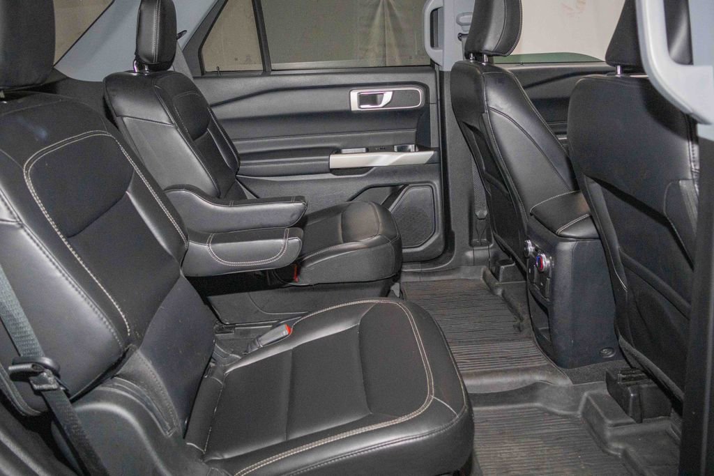 Used 2021 Ford Explorer XLT w/ Equipment Group 202A image 15