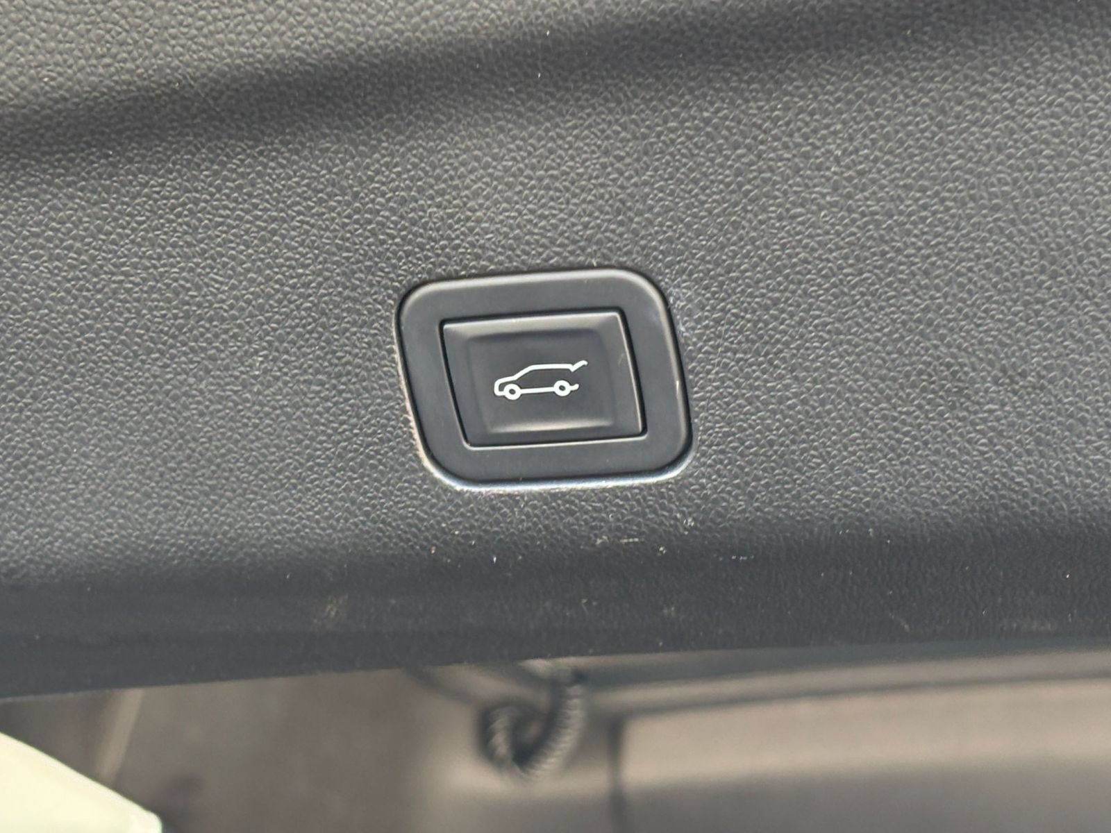 Used 2025 Chevrolet Tahoe Z71 AWD/4WD image 24