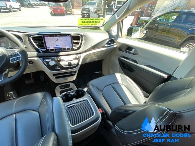 Used 2024 Chrysler Pacifica Touring-L FWD image 29