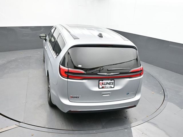 Used 2023 Chrysler Pacifica Limited FWD image 45