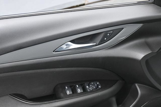 Used 2018 Buick Regal Preferred FWD image 8