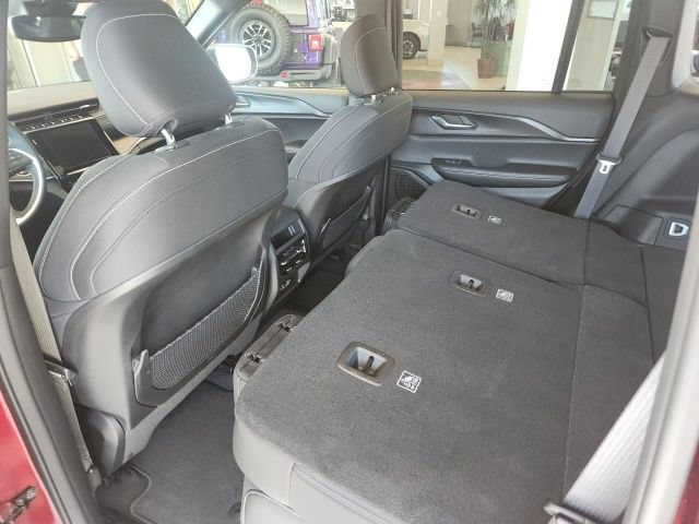 Certified 2024 Jeep Grand Cherokee Laredo X RWD image 12