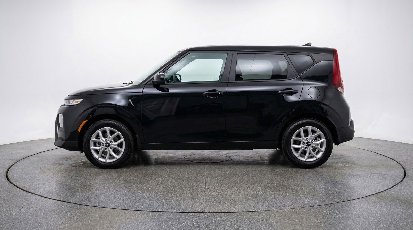 Used 2025 Kia Soul LX w/ LX Technology Package image 5