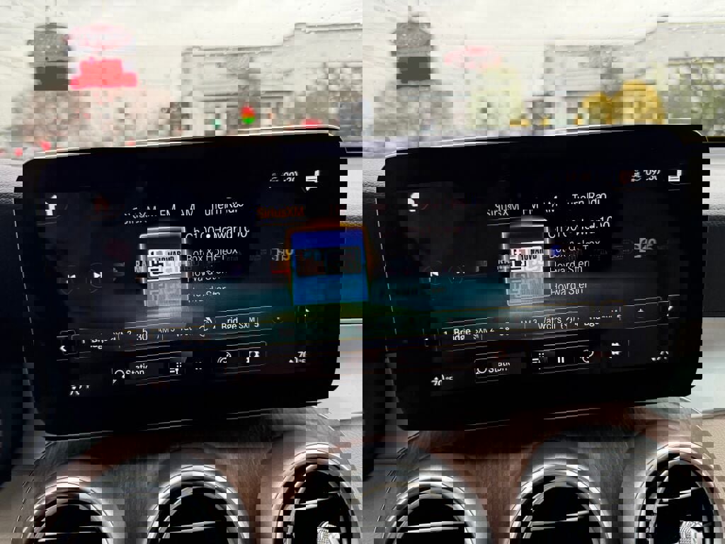 Used 2021 Mercedes-Benz GLC 300 4MATIC image 17